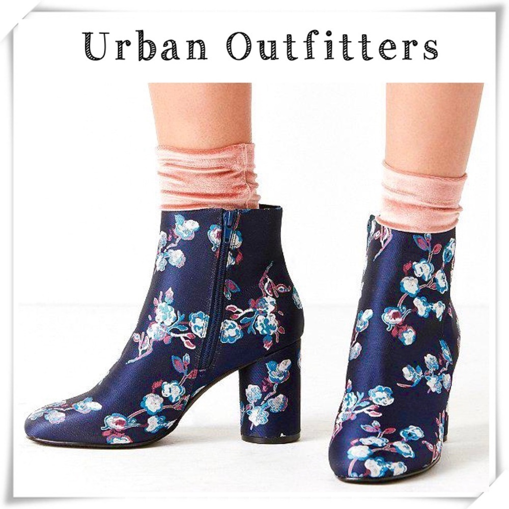 URBAN Outfitters Juliet Floral Jacquard Ankle Round Block Heel Boot in Blue